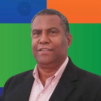 Olmedo León presenta su propuesta para dirigir la Asociación de Locutores de Santiago