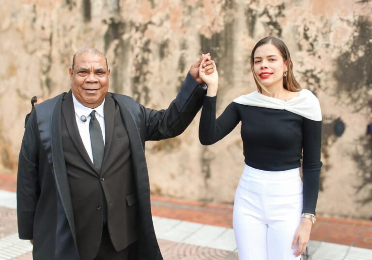 RECONOCIDA GREMIALISTA DA SU APOYO A BABADO TORRES