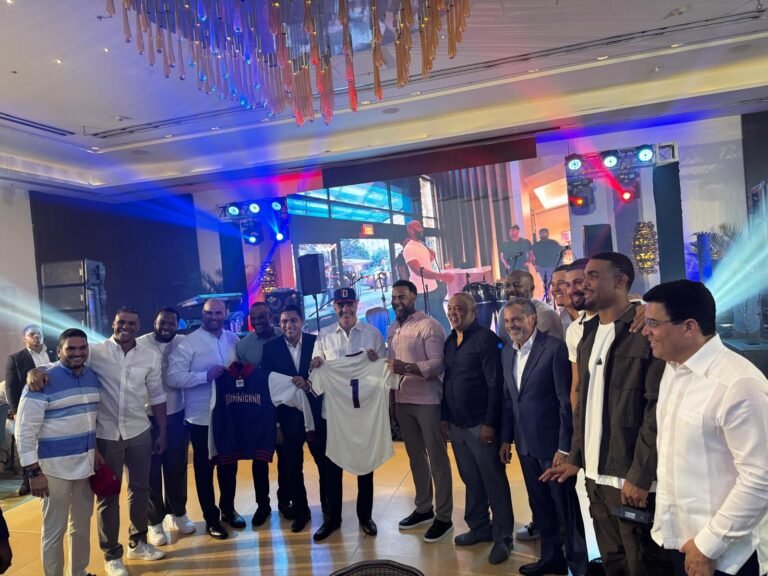 Presidente Luis Abinader agasaja a la selección dominicana previo al Clásico Mundial de Béisbol
