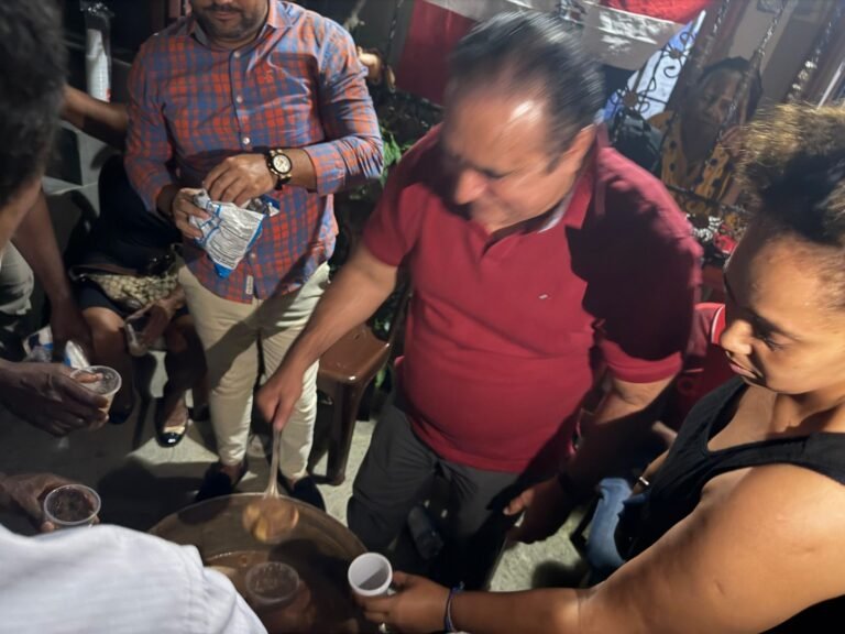 Víctor Pavón encabeza entrega de Habichuelas con Dulce en Guaricano y socializa plan de reorganización partidaria