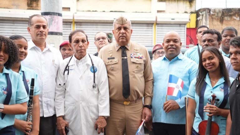 Director de Migración respalda acto patriótico realizado por la Clínica Cruz Jiminián en Cristo Rey para honrar valores patrios