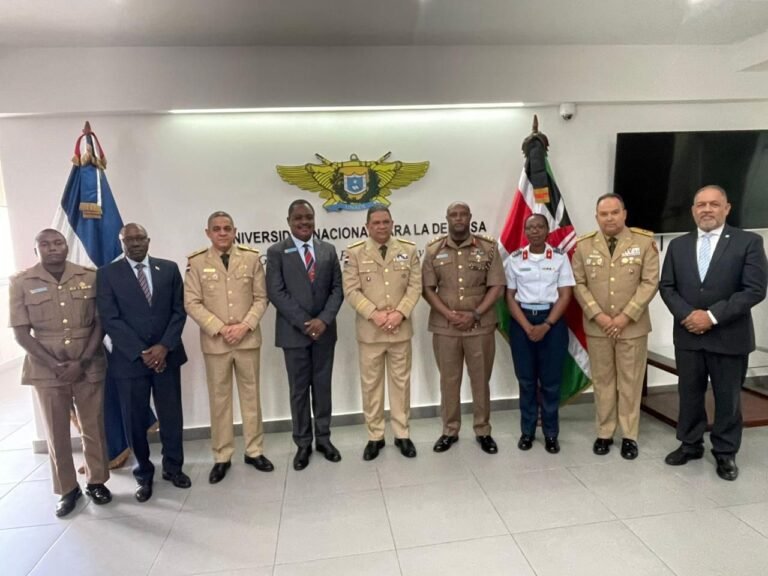 Ministerio de Defensa fortalece cooperación internacional con visita académica del Colegio de Defensa Nacional de Kenia
