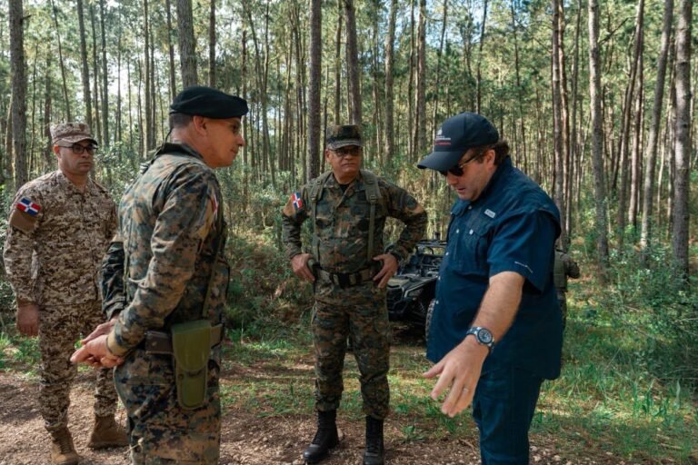 Ministros de Defensa y de la Presidencia realizan recorrido estratégico en la frontera para fortalecer acciones de seguridad y desarrollo bajo la estrategia FUERTE